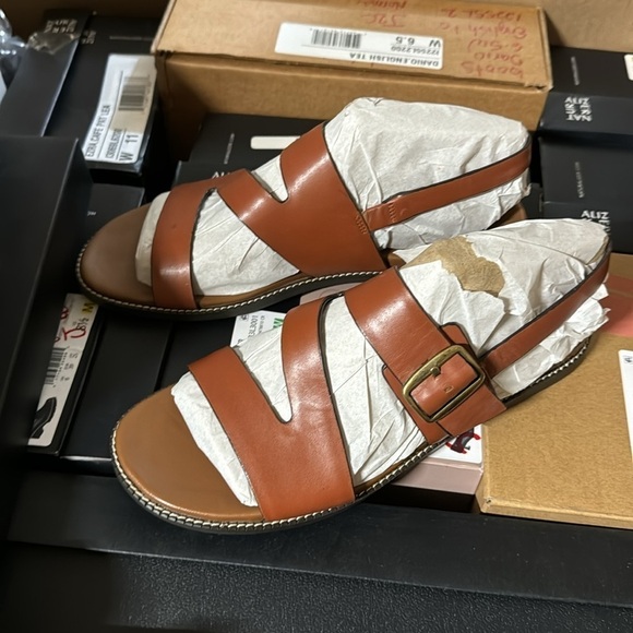 Naturalize Kerry Sandal in Aged Bourbon Leather Sandals - Picture 4 of 8